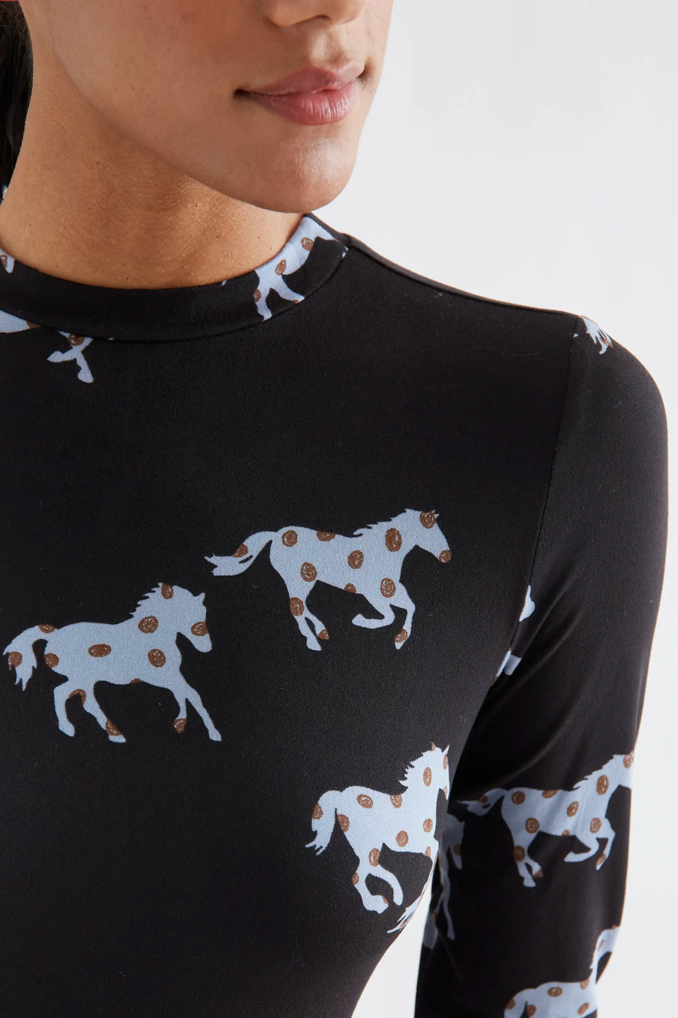 64C/12108 Vestido midi con estampado Horse